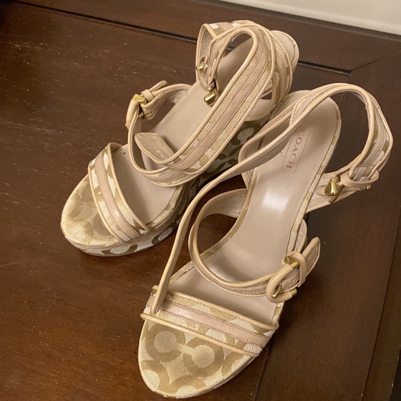 Coach heels, size 8.5 - Picture 2 of 3